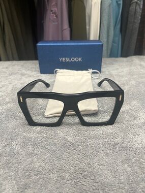 Black Oversized Square Frame VR-Style Glasses “Tree” 2.25x